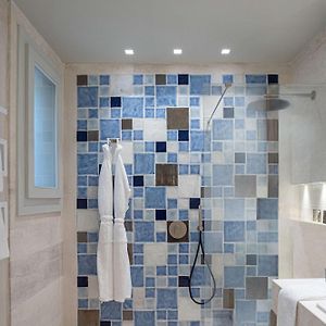 Deluxe King Room Laguna View Adults only